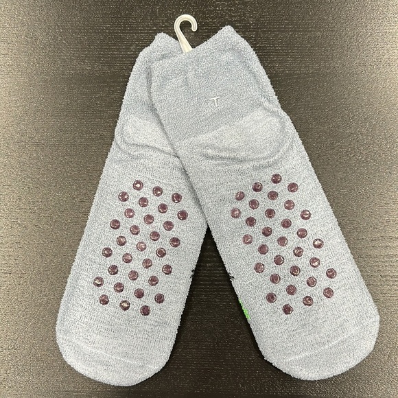 Christmas Holiday Pig Tree No-Slip Soft Comfy Socks - Picture 3 of 4